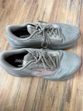Brooks running adrenaline GTS 24 shoes size 10 women’s